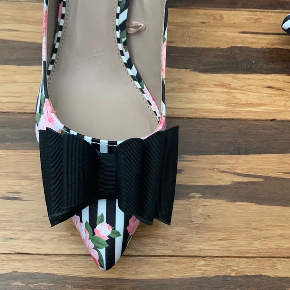 Betsey Johnson Floral Stripe Bow Bret Pumps - Picture 2 of 6